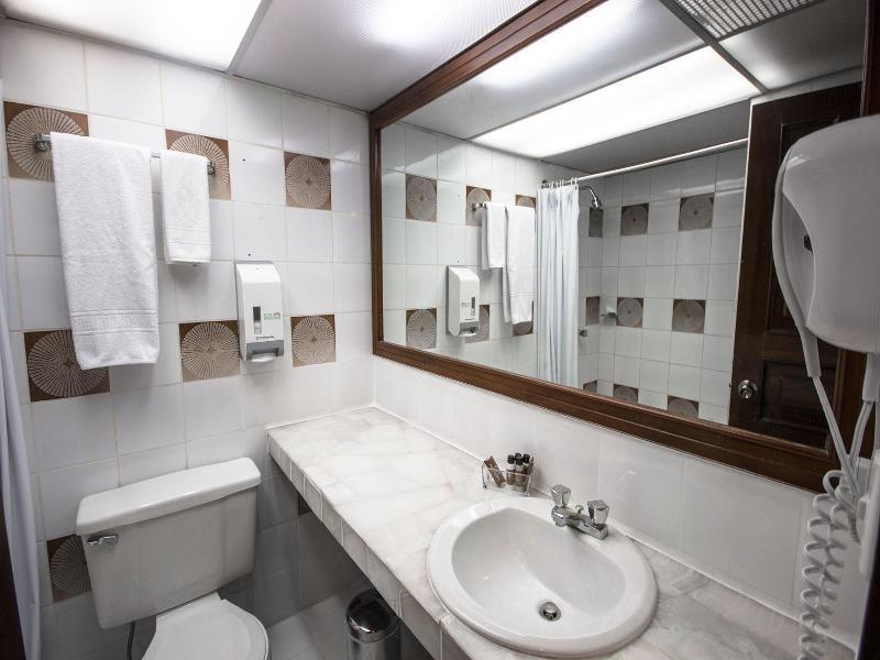 Hotel Presidente Куенка Екстериор снимка